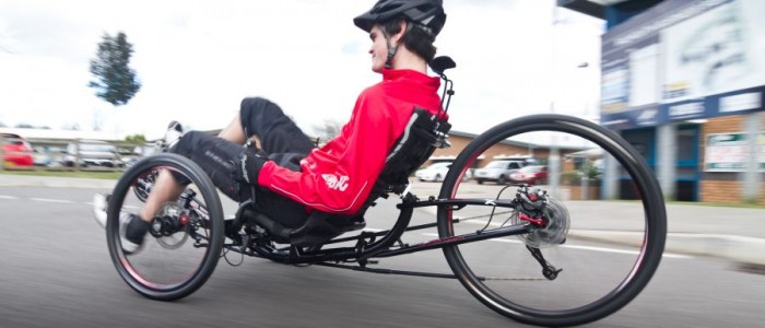 Lifestyle: Der urbane Trikes macht farblich passend gekleidet auf dem Sprint X eine gute Figur