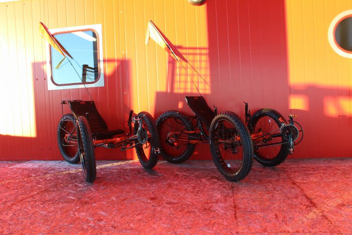 Das ICE FULL FAT Fattrike auf der Neumayer 3 Forschungsstation in der Antarktis.