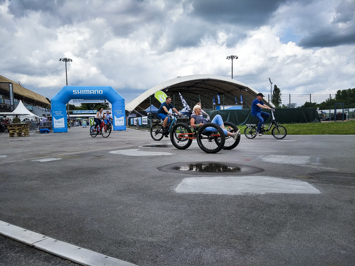 Auch trotz leichter Nässe kamen Sonntags viele Besucher auf die VELO Frankfurt 2019.