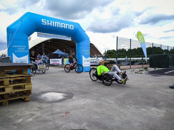 Das ICE Sprint X Liegedreirad auf der Teststrecke der VELO Franfkurt.
